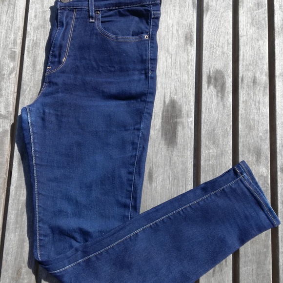 Levi's - Picture 2 of 5